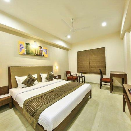 Fabhotel Flora Vastral 阿穆达巴 外观 照片