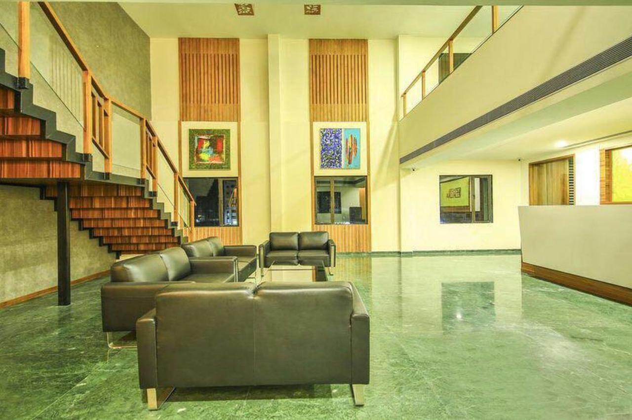 Fabhotel Flora Vastral 阿穆达巴 外观 照片