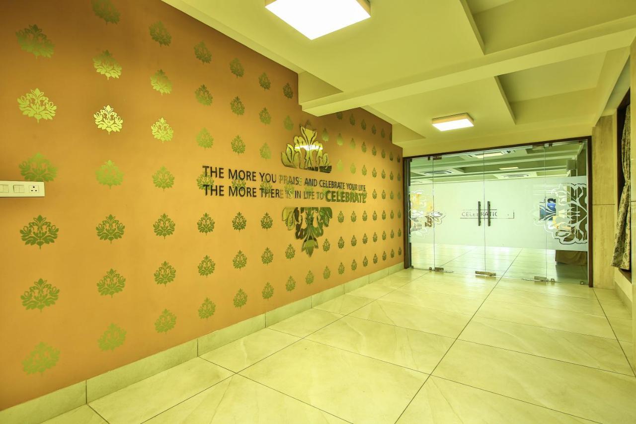 Fabhotel Flora Vastral 阿穆达巴 外观 照片