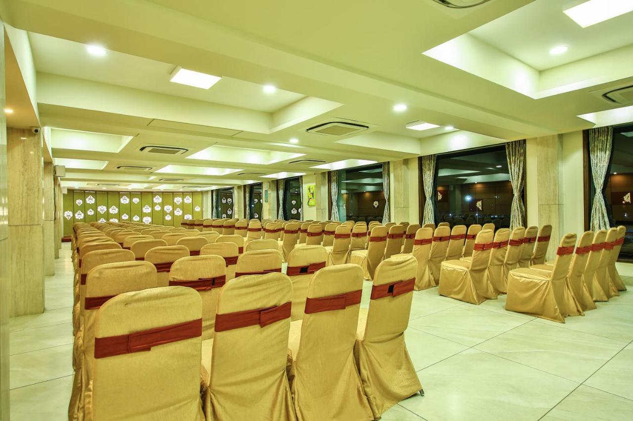 Fabhotel Flora Vastral 阿穆达巴 外观 照片