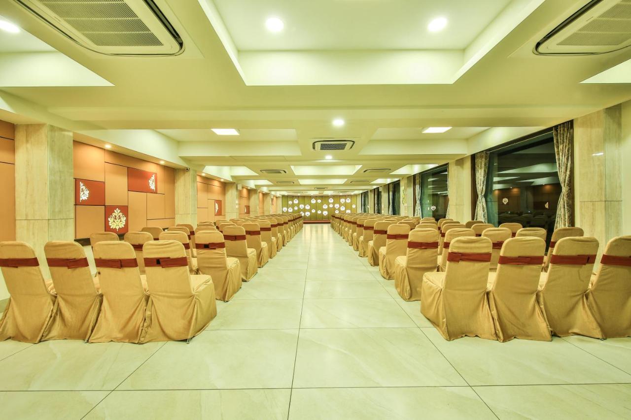 Fabhotel Flora Vastral 阿穆达巴 外观 照片