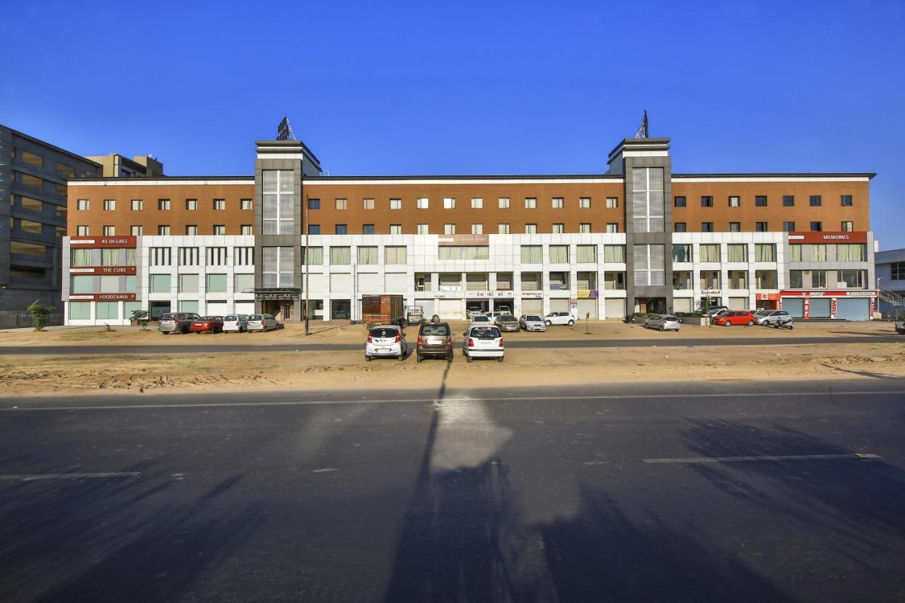 Fabhotel Flora Vastral 阿穆达巴 外观 照片