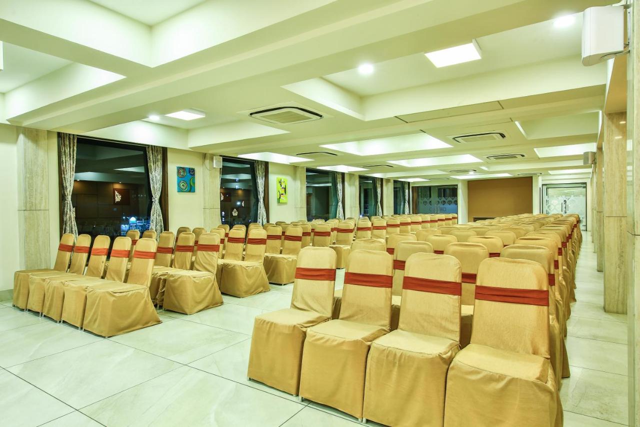 Fabhotel Flora Vastral 阿穆达巴 外观 照片