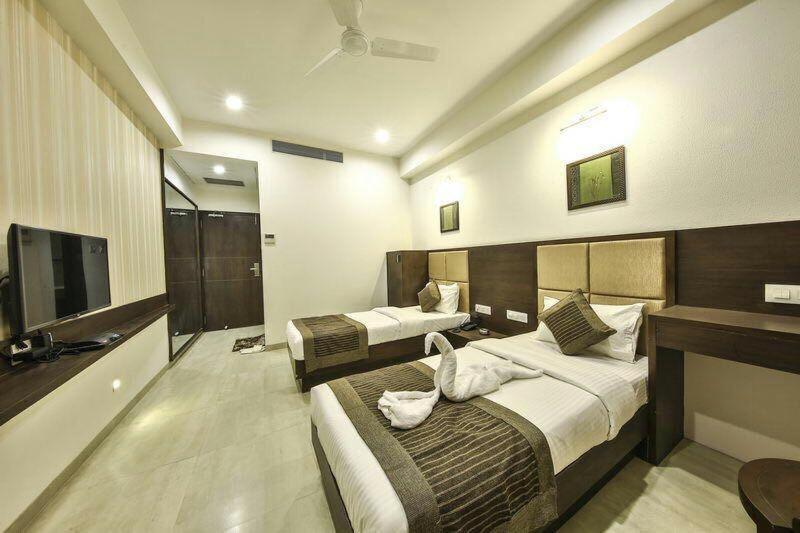 Fabhotel Flora Vastral 阿穆达巴 外观 照片