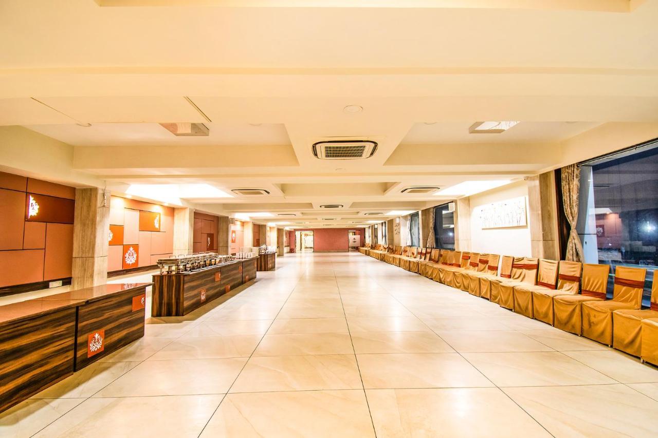 Fabhotel Flora Vastral 阿穆达巴 外观 照片