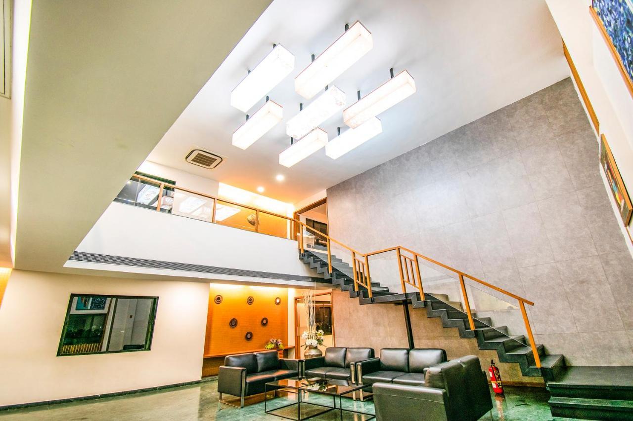 Fabhotel Flora Vastral 阿穆达巴 外观 照片