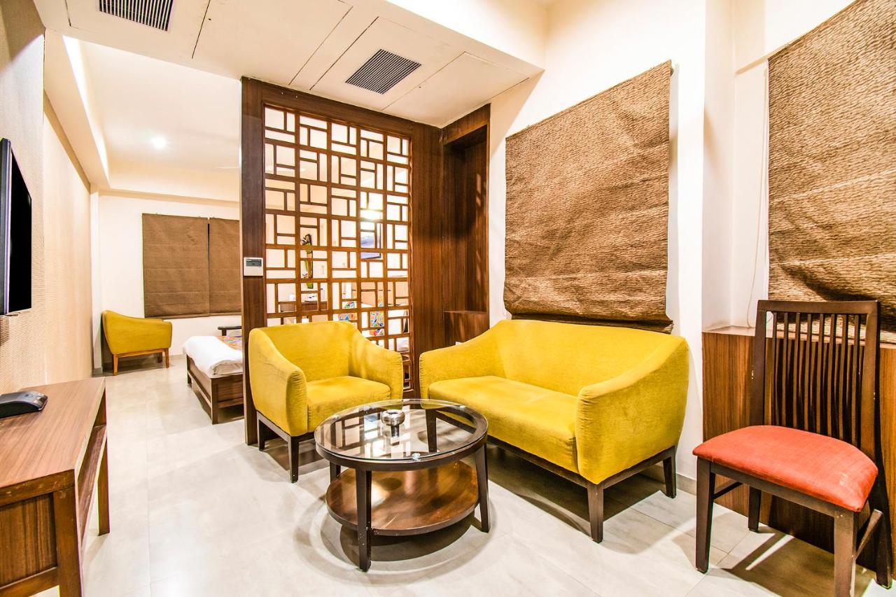 Fabhotel Flora Vastral 阿穆达巴 外观 照片